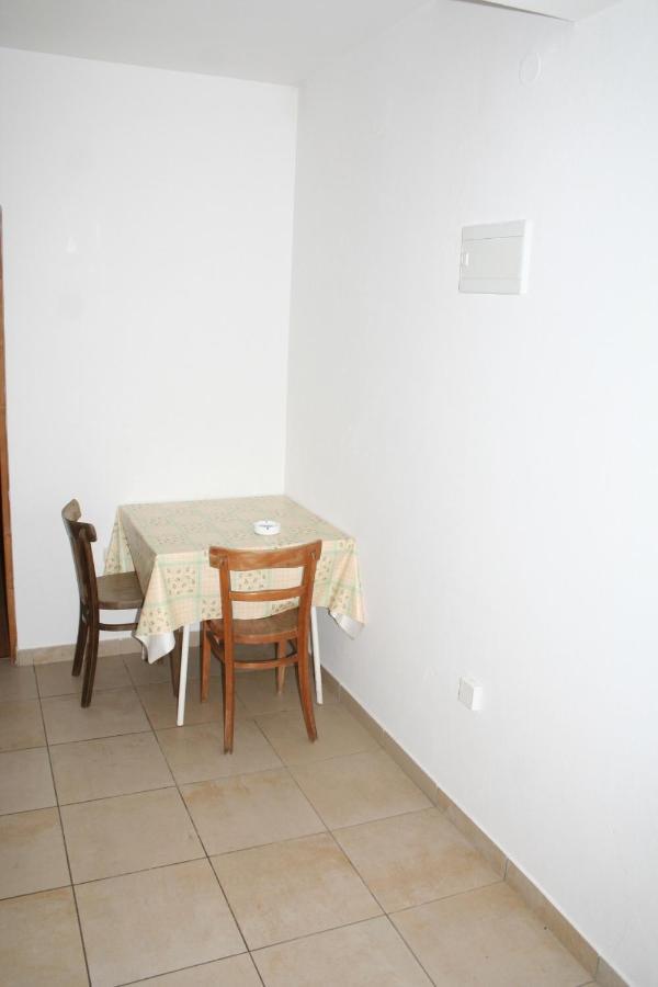 קולאן Apartments By The Sea Mandre, Pag - 4095 מראה חיצוני תמונה